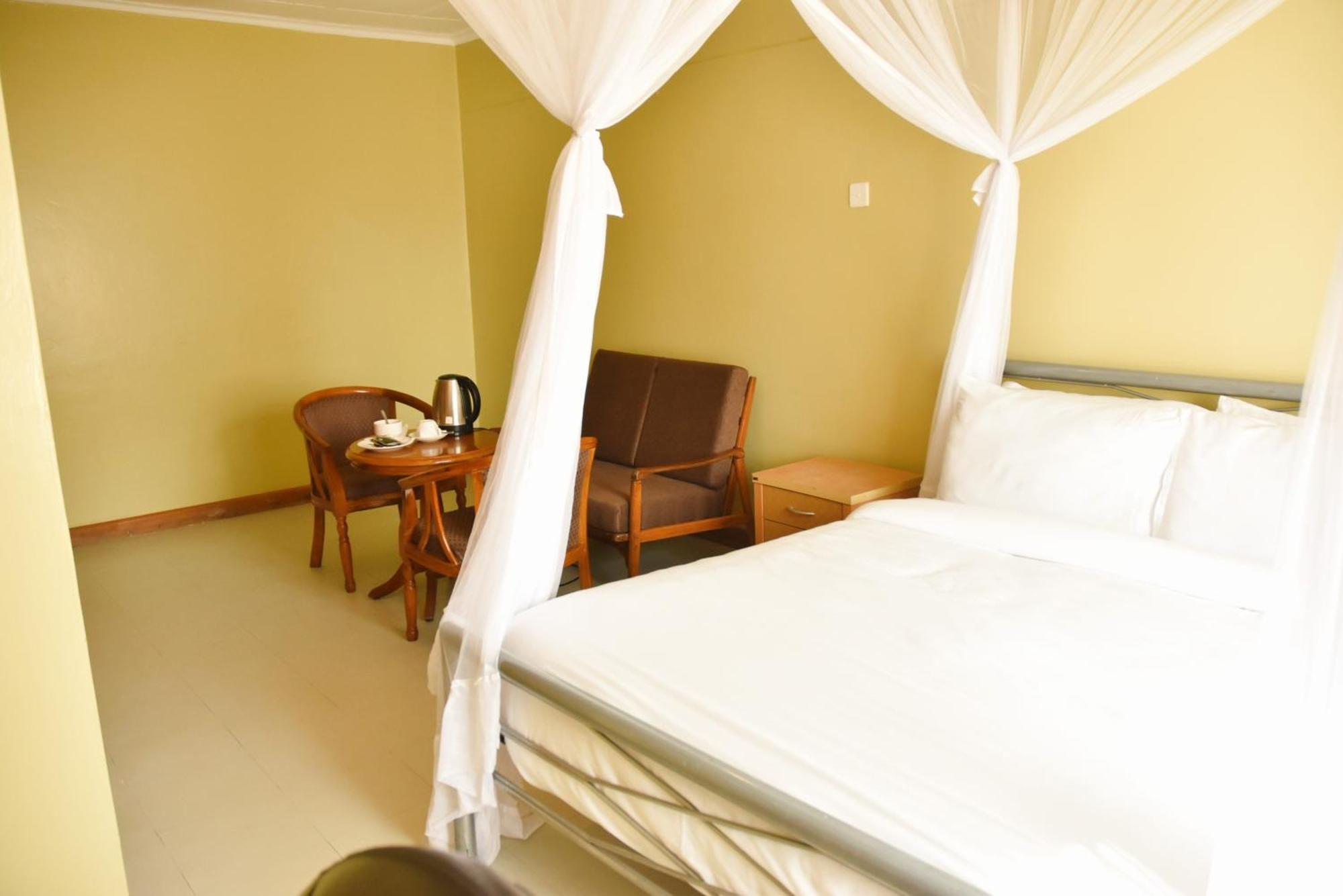 Wagon Wheel Hotel 엘도레트 외부 사진